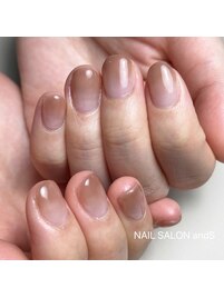 透け感ベージュの上品グラデ