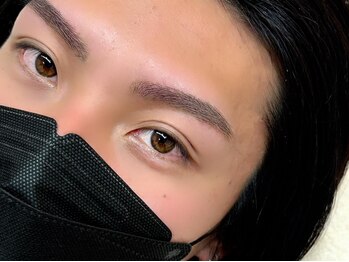 ファミーユ 太田(Fameu)の写真/【当店ではメンズの方にも大人気！】イベント前に印象が変わる！眉毛の形を整えて、清潔感＆華やかさUP♪