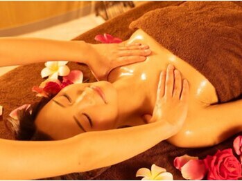 モモ 天神店(MO_MO_)の写真/首・肩にのしかかった重さやだるさ…。熟練スタッフによるオーダーメイド施術で、お悩みをスッキリ解消！