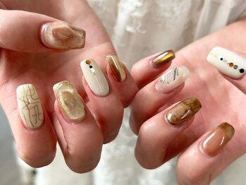 ユーミー 北堀江店(Yu_me)の写真/2.3ヶ月モチが持続するジェルチップで短いお爪でも長さだしが可能♪丁寧ケアでモチ◎すらっとした指先に★