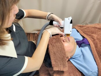 ヴォアール 名古屋店(VOIR)の写真/≪駅チカで仕事帰りに◎大人男性必見≫最新LED脱毛で濃いヒゲ/カミソリ負けに終止符*都度払い/VIO脱毛も可