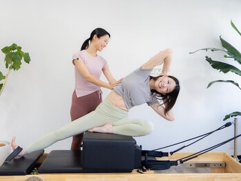 ワクワクピラティス 横浜(WAKUWAKU PILATES)の写真/ドレス映えは、体重より“シルエット”。骨格から整える整体×マシンピラティス