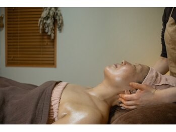 エノハ(enoha)/ヘッドスパ＋デコルテアロマ◎