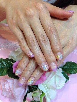 ファミーユ デ グラシュ ネイル(Famille des gracieux nail)/お花フレンチネイル