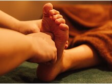 足裏の反射区を刺激して、体調、足の疲れ、冷えが気になる方に☆