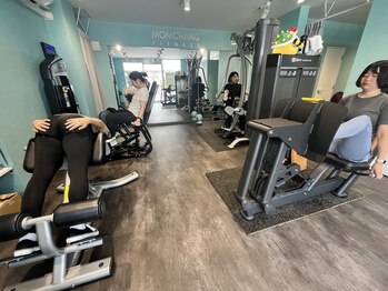 モムチャンフィットネスジム 鷺沼店(MOMCHANG FITNESS GYM)/セミパーソナルトレーニング様子