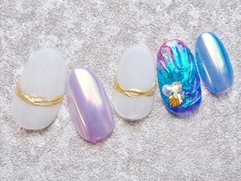 カトルナフ(quatre fois neuf)/透け感ブルーのマーメイドネイル