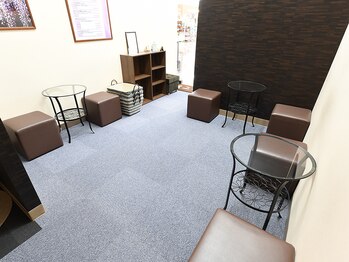 リラクゼーション あしとて/店内内観１　待合スペース