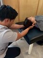 徳島藍住整骨院 ザ ビー(THE B)&nbsp;鍼灸のツボを使って首の痛みとコリを取り除きます。