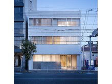 JR吹田駅徒歩5分☆白いビルの2階に移転してます☆1階は美容室☆