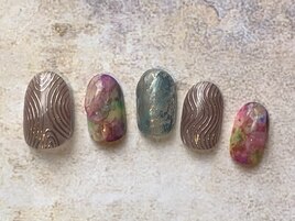 個性派ラインアートネイル