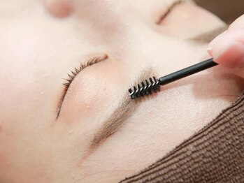レクラ(re:cura)の写真/《美眉スタイリング☆アイブローラミネート（眉毛パーマ）+眉周りのWAX ￥4,500》♪駅近で通いやすさも◎