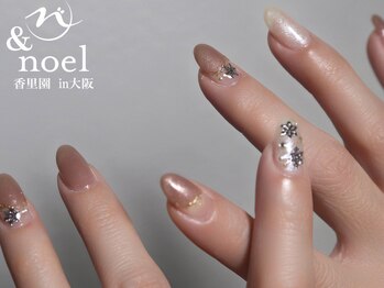 ノエル(Noel)/グレージュ×雪の結晶ネイル