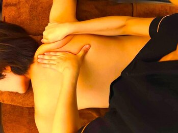 イーズサロン 京橋店の写真/繰り返すコリと決別！プロのテクニックは結果が違う！本格オールハンド施術で健康的なお身体へと導きます♪