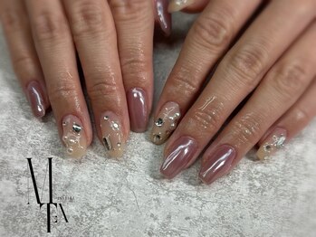 Nail design.