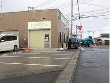 ハンズオン 郡山店/店舗入り口前駐車場４台分