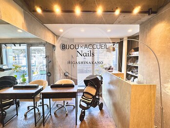 シックスティー ネイルズ バイ アクイユ 東中野(60min nails by ACCUEIL)の写真/お子様連れ大歓迎！《ベビーカー入店◎お子様にタブレットを見せながらお待ち頂くことも◎》