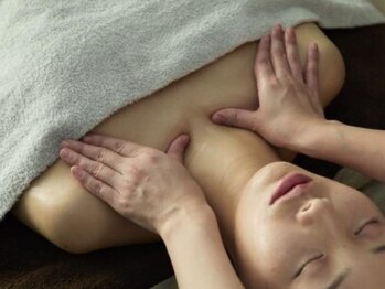 スラン(SEREIN)の写真/心身ともにリラックスしたい大人女性に大人気◎《むくみスッキリ超音波+小顔矯正・首肩オイル60分¥9000》