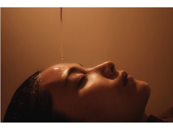 カナサロン(kanasalon)の写真/脳疲労・睡眠の浅さ・頭の重だるさに。本格シロダーラで深い休息へ。