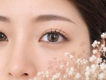 メメモア(Meme Moi)の写真/落ち着いた店内で大人まつげ似合せデザインを。印象的な上品目元が叶う★