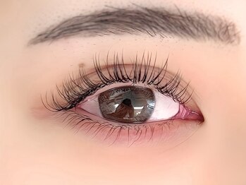 シシュ アイラッシュ 梅田店(SyiSyu eyelash)の写真/自まつ毛への負担を軽減した【フラットラッシュ】★ふわっと軽い着け心地とモチの良さで支持される信頼店