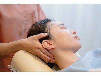 リリーフポート フェミナ鍼灸整体院 大濠公園店/施術風景:首のリリース【大濠】