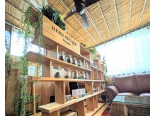 マノア(Manoa)の雰囲気（植物を選ぶことから始まる、Manoaのハーブテント。）