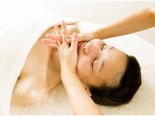 原因に合わせたケアでキュッと締まったフェイスラインへ