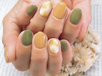 カーキマスタードカラー