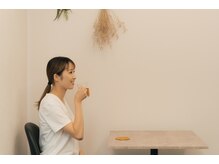 コンチ(KONCHI)の雰囲気(施術後にデトックス効果を高める温かいお茶をお出しします。)