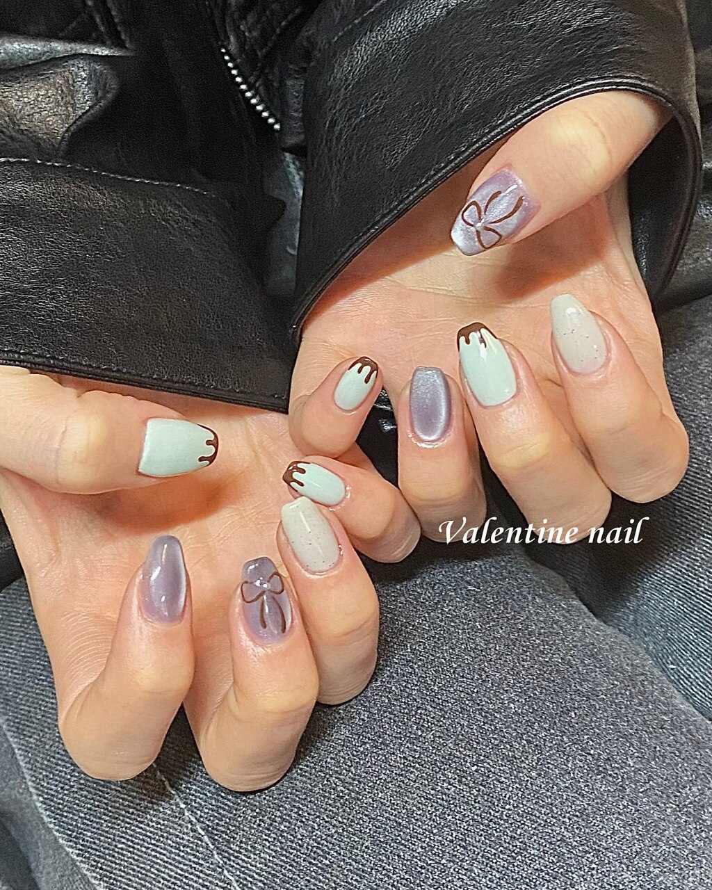 2025年-2026年冬トレンド】グリーン リボンのネイルデザイン集｜人気順