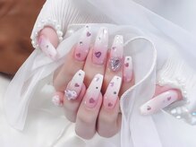 エイチワン(H1)/目立つ可愛いキラキラネイル