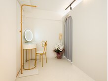 完全個室・メイク直しスペースあり（くし・ドライヤー完備）