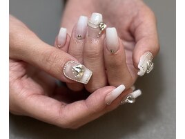 ホワイトガーリーネイル♪