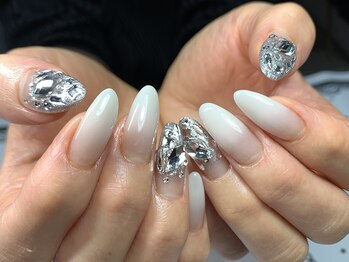 エスビューティー(es.beauty)/白グラデーション×ストーン