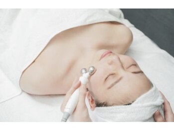 エミル(Emillu)/＊フェイシャル施術/EMS・小顔