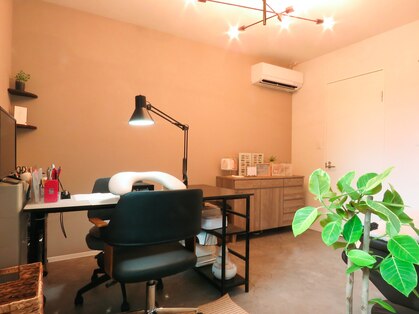 スリー(THREE.)の写真