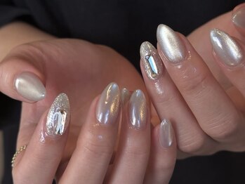 ネイルサロン エーナイン 旭川春光店の写真/シンプルでもこだわりたい方に◎マグネットやスキニーフレンチ、奥行きミラーネイルなどひと癖シンプルに♪