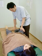 サンキュア今池整体(Sun cure)/仰向けによる施術例２