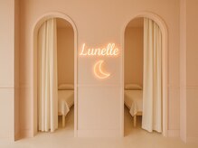 月をモチーフにしたかわいいサロン◎