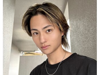エン(en)の写真/大人の男の眉は決めすぎないバランスが大事!自然な立体感で色気あふれるメンズ眉へ!