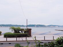 マリンノートの雰囲気（施術部屋から見える海に心も体も癒されます♪）