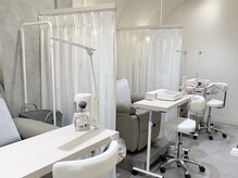 ルミナーレバイルチカ 門戸厄神店(Luminare by Luccica)の雰囲気(ネイルのお席は区切られているので、リラックスしていただけます)