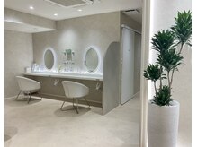 リリーオン 梅田店(RILLEE-ON)の雰囲気（サロン内は洗練されたホテルのような落ち着いた雰囲気）
