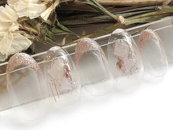 ネイルサロンアンドスクール ラフィーネ 池袋店/ラメフレンチ×シェル◆￥7990