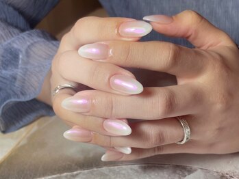 クラッシー(Classy)/グラデinオーロラで真珠ネイル♪