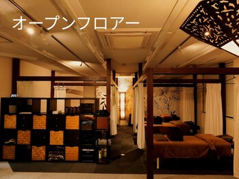アジータ 熱田神宮伝馬町店(Ajita)/オープンフロアの様子