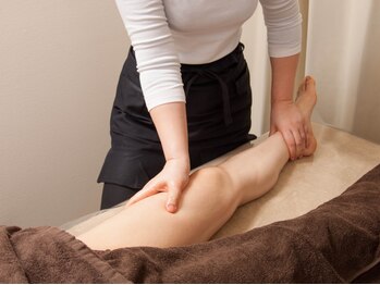 リンパマッサージ専門サロン シンシアリー(Sincerely)の写真/リンパマッサージで老廃物の排出を促進!下半身のむくみと疲れを解消し、すらりとした理想の美脚へ♪