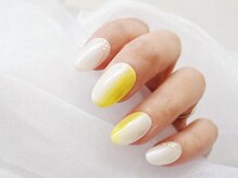 春の上品イエローネイル