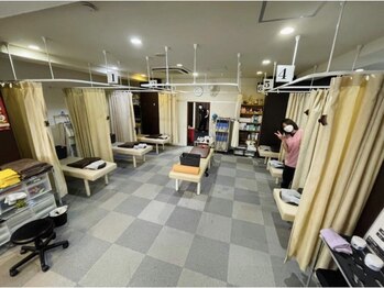 瑞江TBM鍼灸整骨院/施術ルームのひょっこり先生